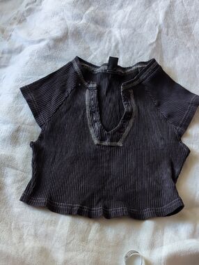Ribbed Cropped Tee in Charcoal